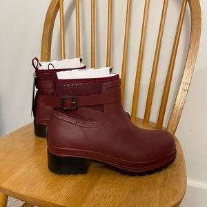 Brand new Waterproof Muck Boot Size 9 - WOMEN'S LIBERTY WATERPROOF ANKLE RUBBER